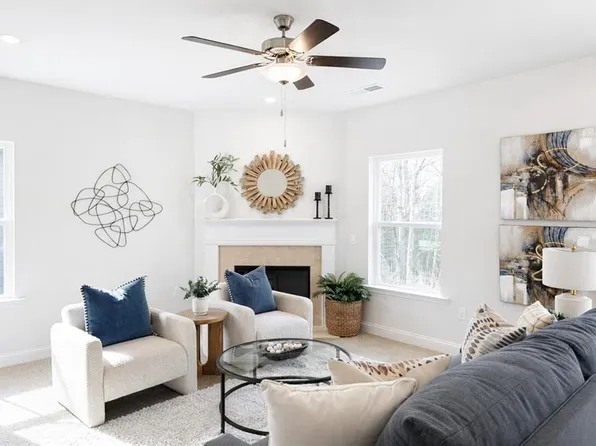 146 Chaucer Ln, Carrollton, GA 30117