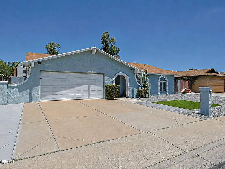 4026 W Willow Ave — Photo 3