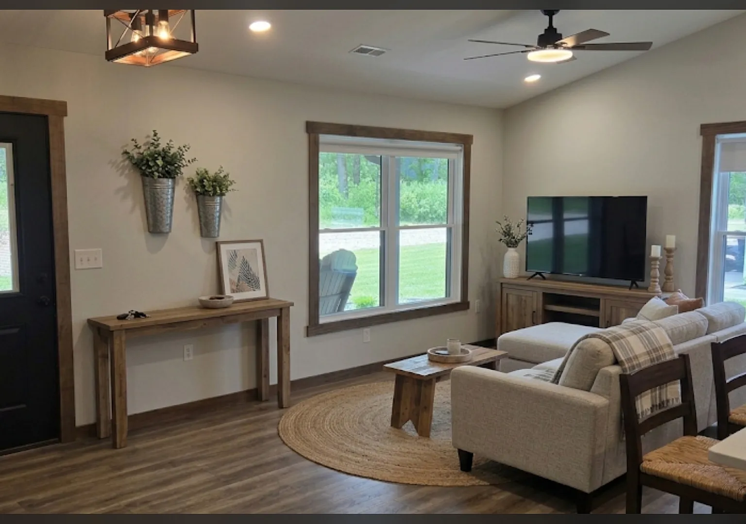 2 bed, 1.5 bath, 1200 sqft, $1,400 — Photo 1