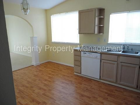 2nd image of 5913 27th St NE