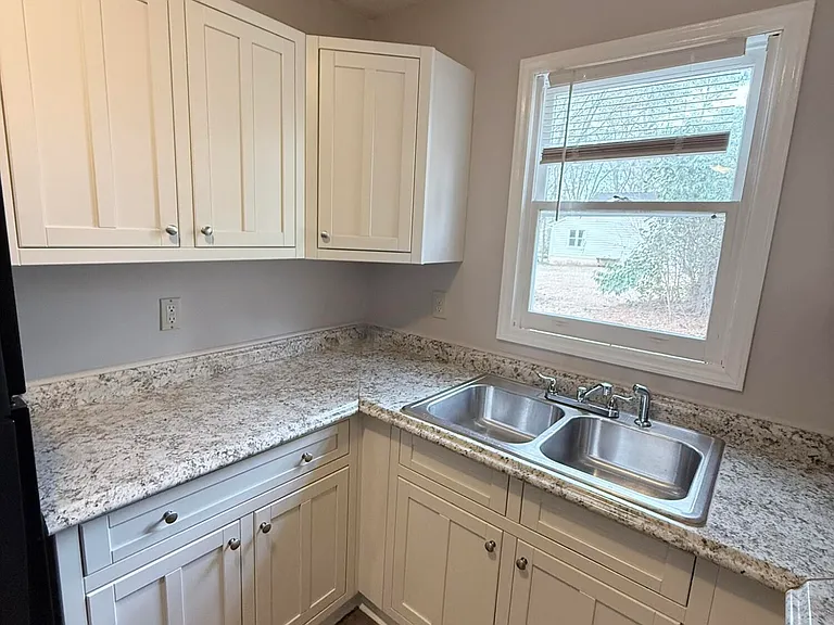 2120 Hawkins St #A — Photo 11