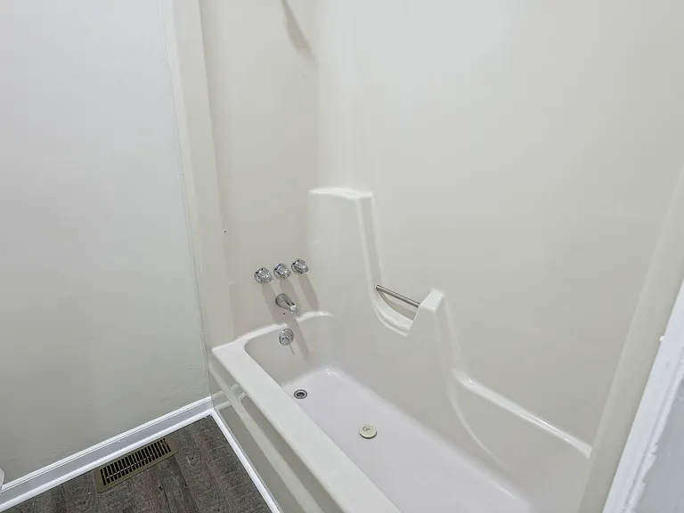 461 Sellers Ave — Photo 2