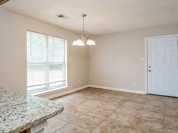 5th image of 3880 Warrington Dr