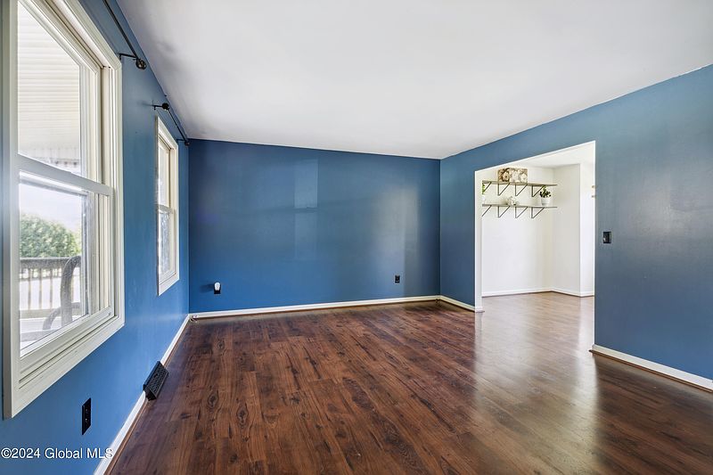 4th image of 52 Albany Street