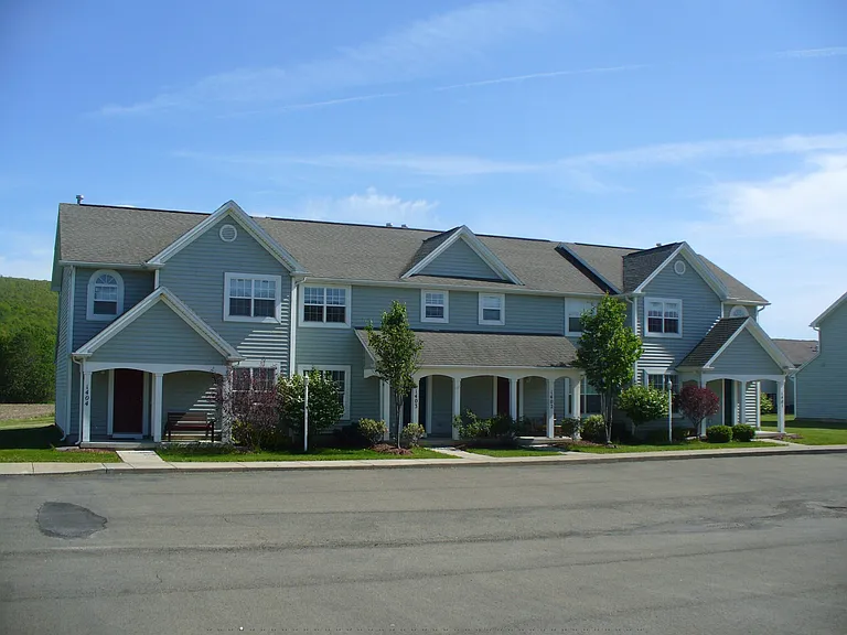 Bottchers Landing Apartments — Photo 12
