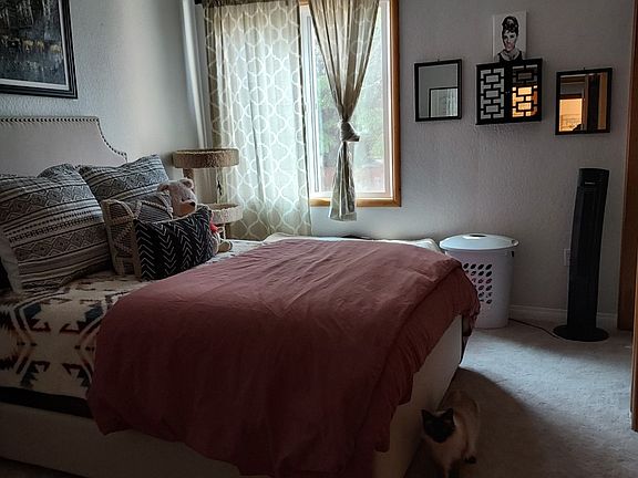 3rd image of 511 N C St APT 3