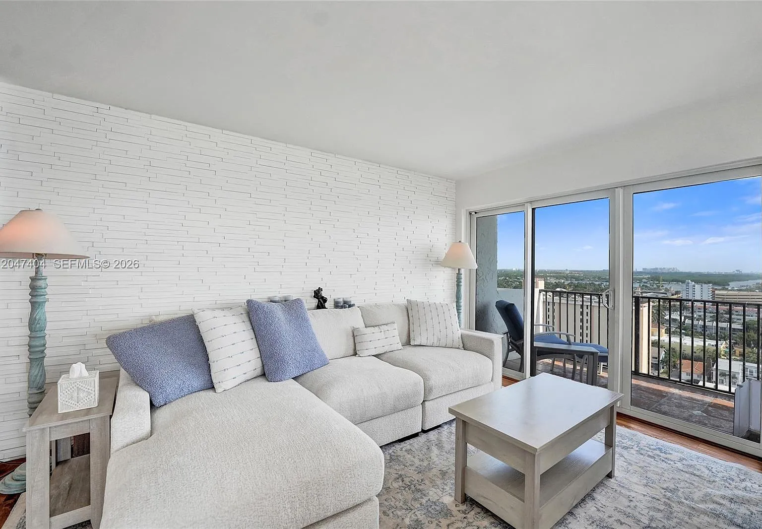 Summit Condo — Photo 3