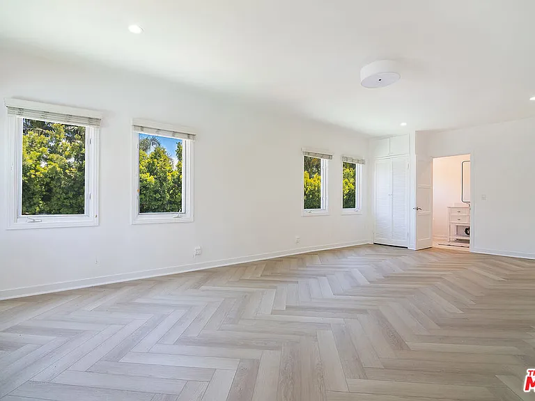 508 N Canon Dr — Photo 25