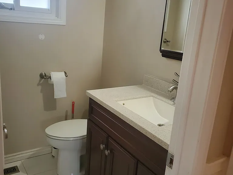 104 Houseman Cres — Photo 16