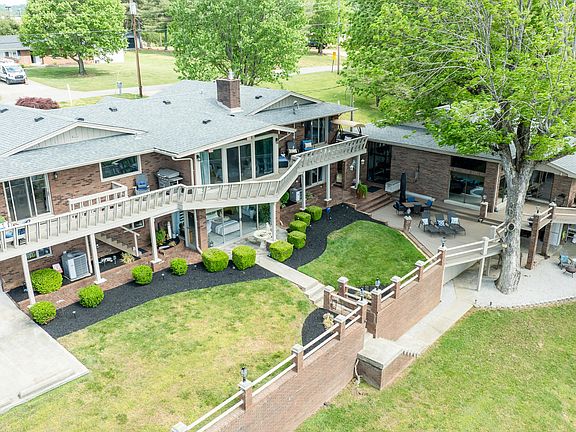 3rd image of 275 Lakeview Dr