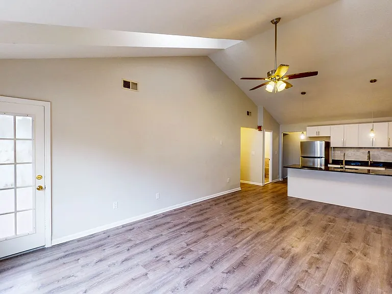 471 Whalley Ave #P — Photo 1