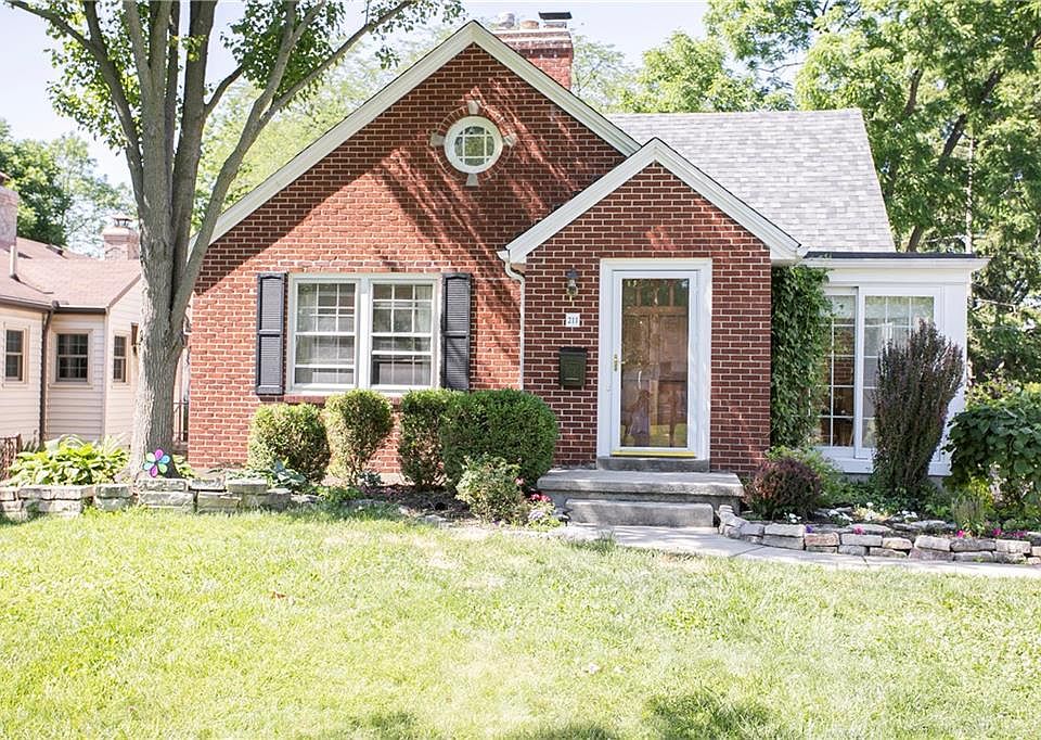 1st image of 211 Claranna Ave