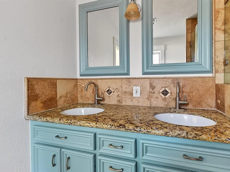 1906 Shadow Bend Dr — Photo 36