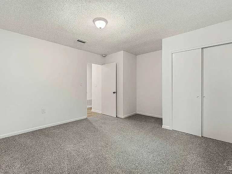 910 Whisperwood Ln S — Photo 31