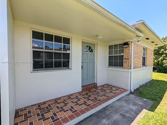 2nd image of 1512 NE 109th St #1512