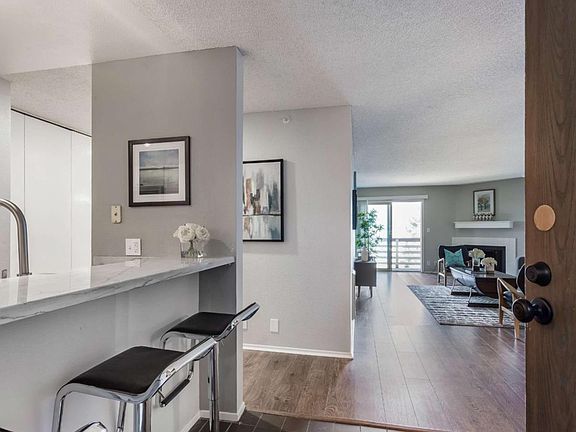 3rd image of 302 Philip Dr APT 203