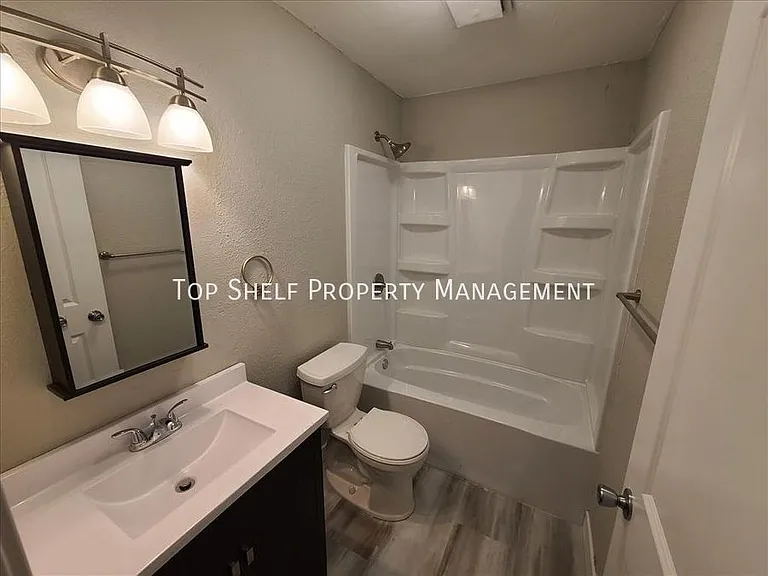 1322 Williams St — Photo 11