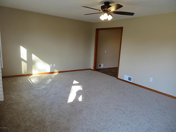 5th image of 2215 S Country Club Dr