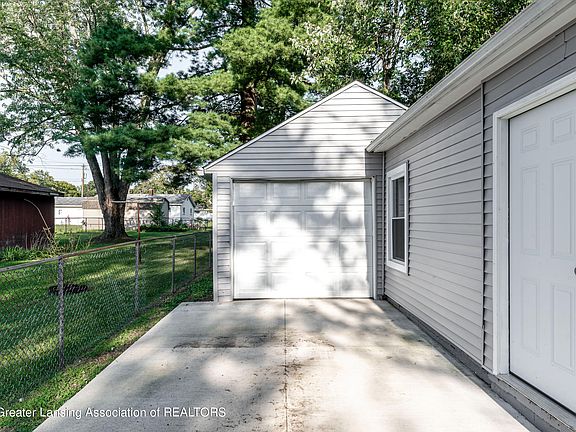 5th image of 4911 Stafford Ave