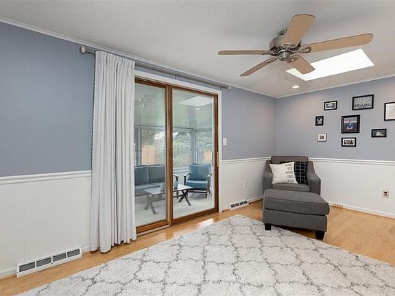 4th image of 55 Kennedy Ct