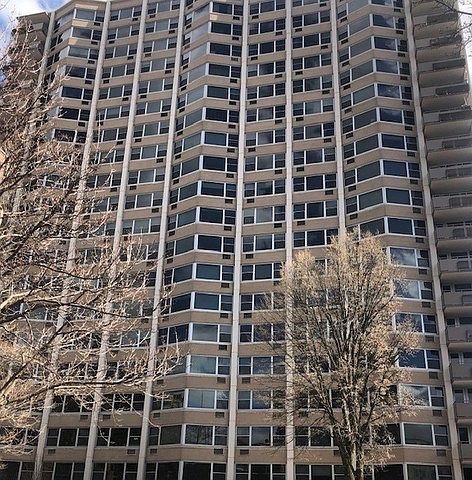1st image of 555 W Cornelia Ave APT 707
