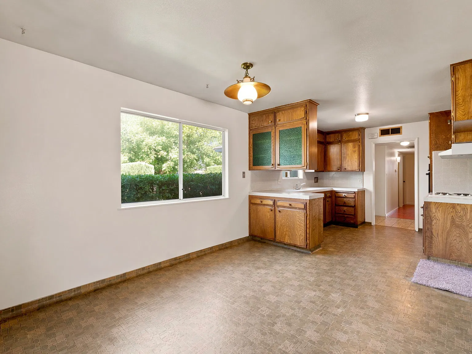 4 bed, 2.5 bath, 2188 sqft, $2,500 — Photo 4
