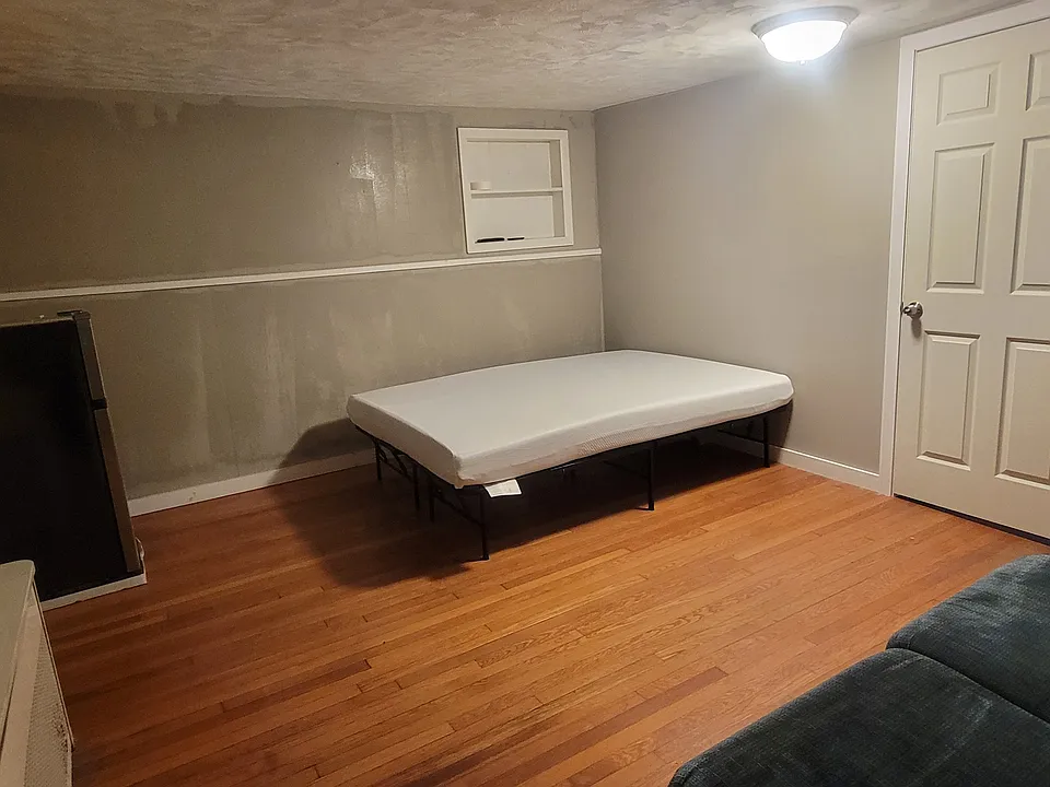 60 Maple St #2