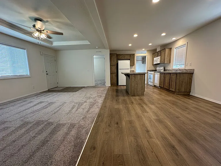 212 Las Flores Ave — Photo 5