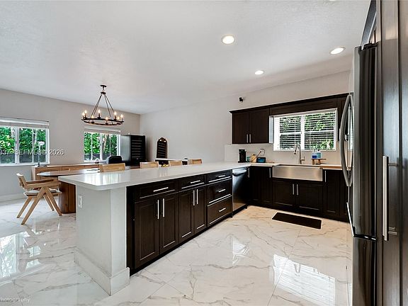 3rd image of 4147 NE 30th St