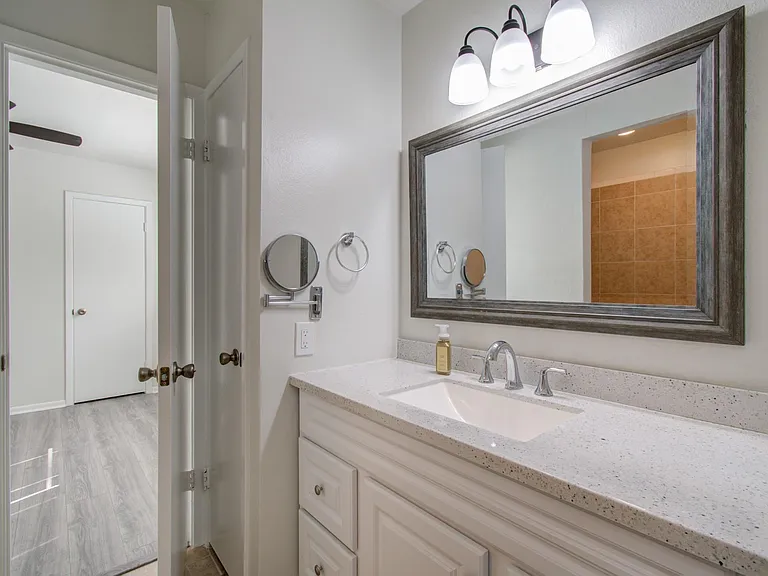 15611 La Casa Ln — Photo 26