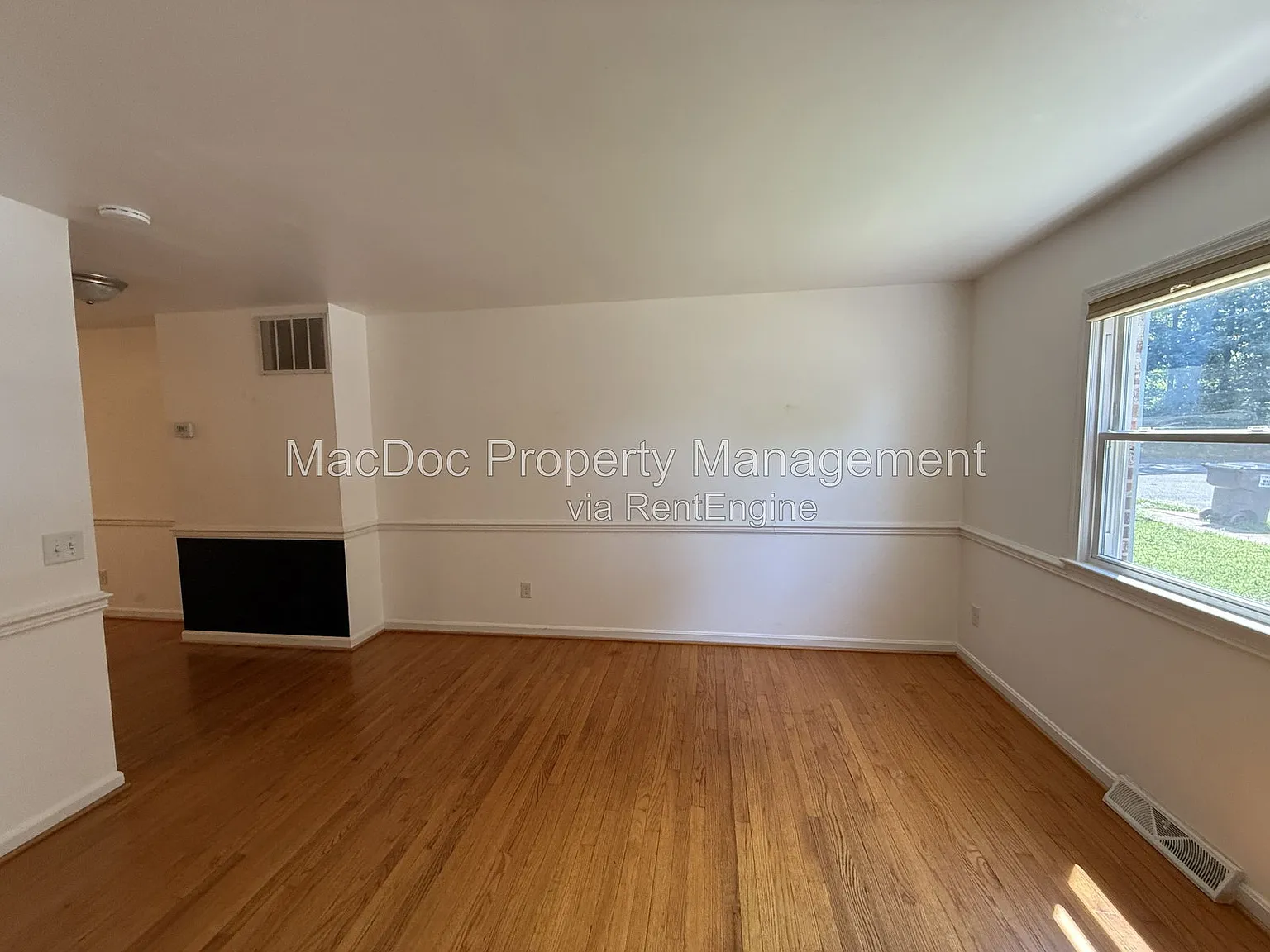 3 bed, 1.5 bath, 1920 sqft, $2,195 — Photo 3