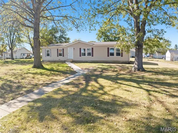 113 N Oak St, Hoffman, IL 62250