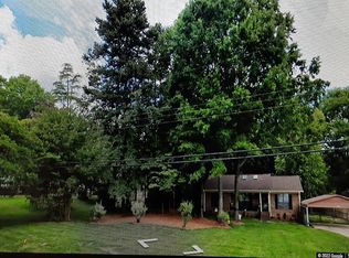 5420 Oak Dr, Charlotte, NC 28216