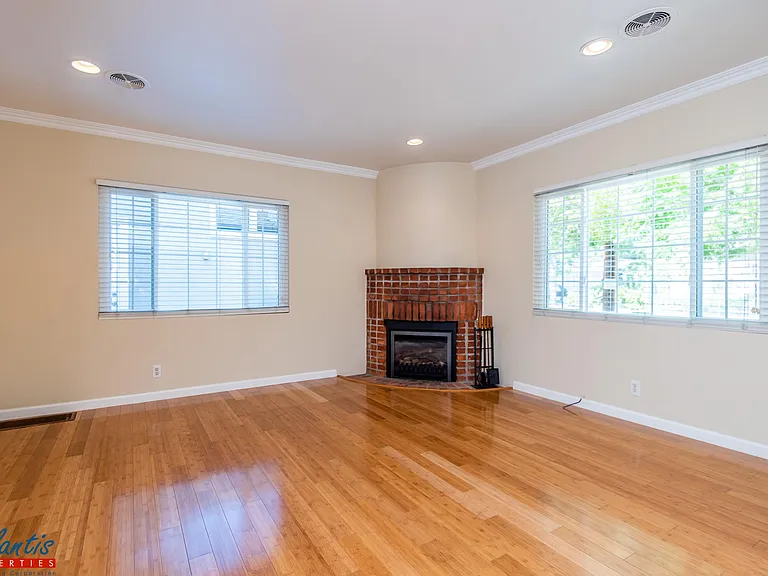 2220 Hanover St — Photo 3