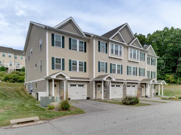 16 Village Crossing, East Lyme, CT 06357
