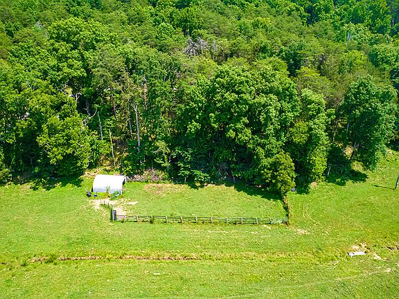 5th image of 467 Sleepy Valley Rd