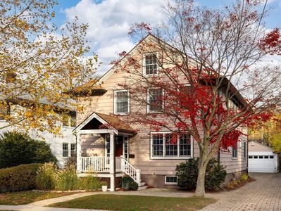 49 Grozier Rd, Cambridge, MA, 02138