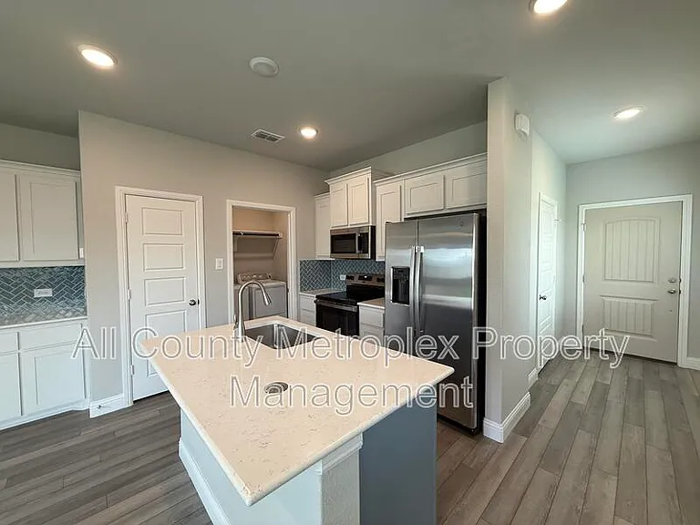 3113 Ethan Ln — Photo 2