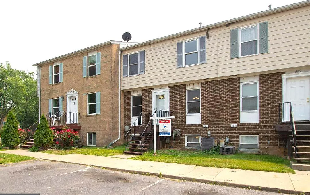 3 bed, 2.5 bath, $2,500 — Photo 1