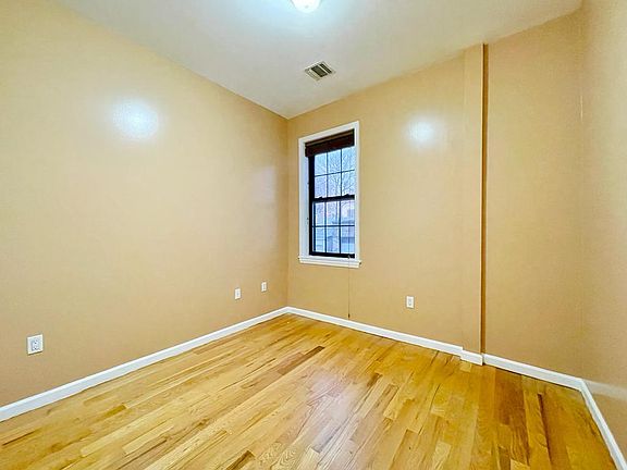 3rd image of 248 Duncan Ave #1A