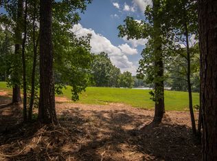 2321 Parrotts Pointe Rd, Greensboro, GA 30642