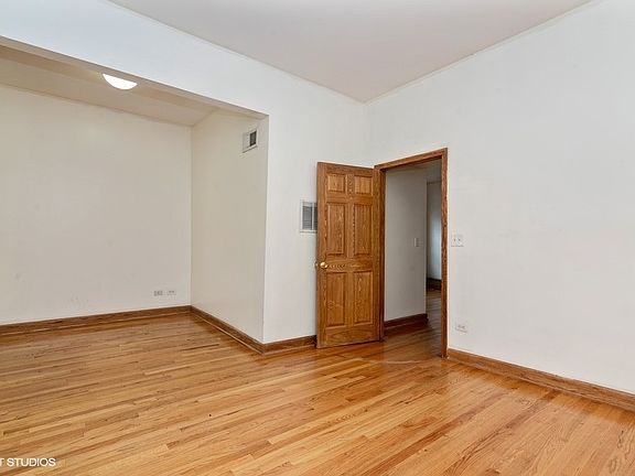 3rd image of 819 S Carpenter St APT 3F