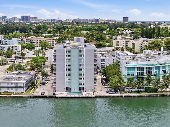 4th image of 2016 Bay Dr APT 504