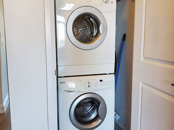 3rd image of 7890 Bathurst St #909