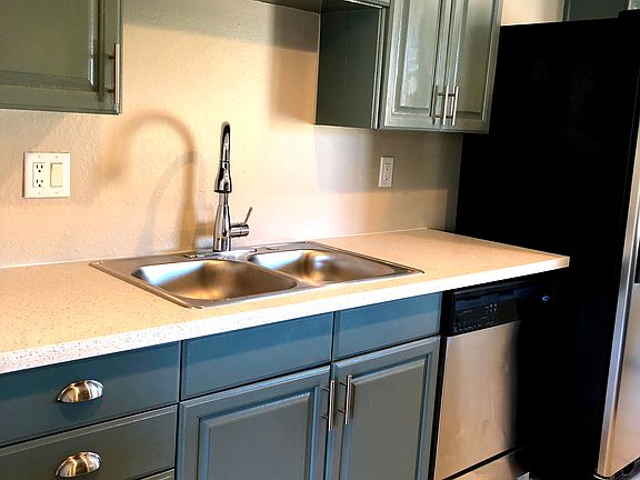 3rd image of 7417 N Bradley Pl