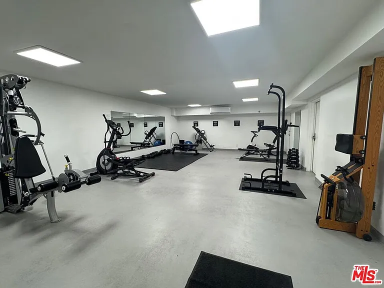 960 Larrabee St #126 — Photo 15