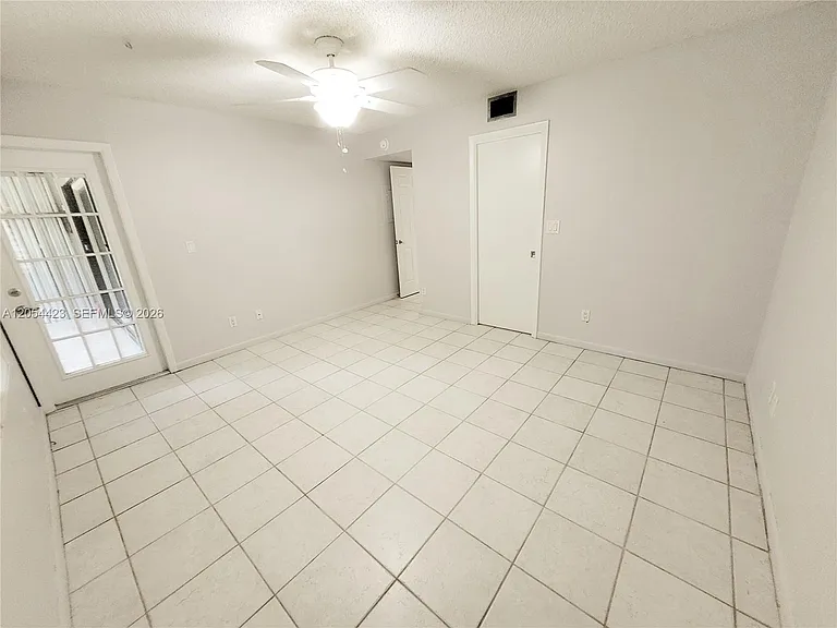 7523 Greenlake Way #C — Photo 16