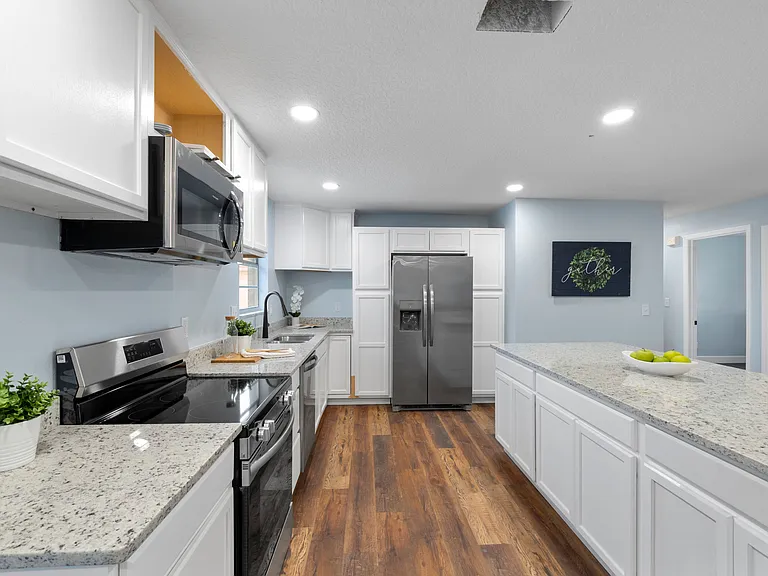 738 Baywood Ln — Photo 24