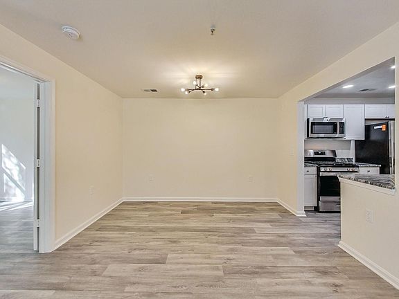 5th image of 15300 Diamond Cove Ter APT 4