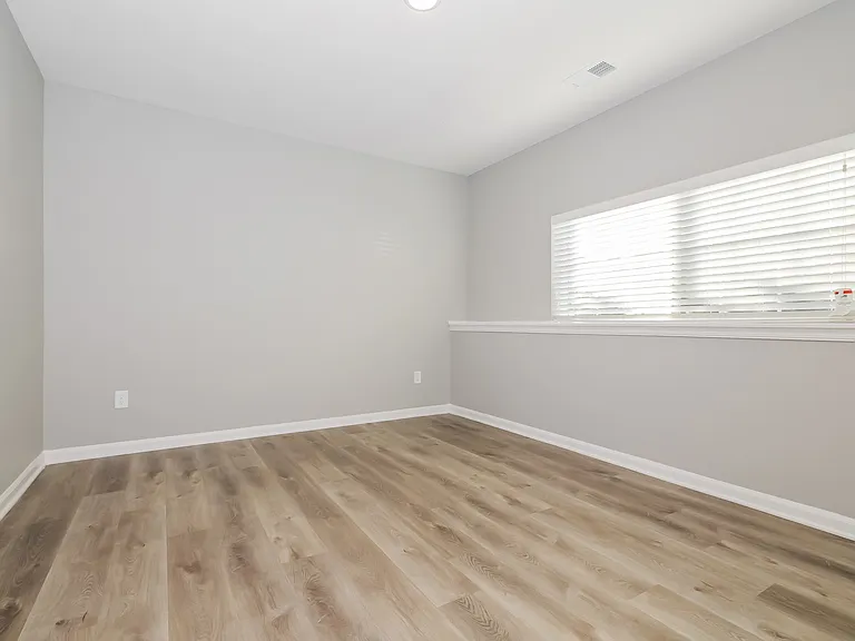 1004 NW High View Dr — Photo 9
